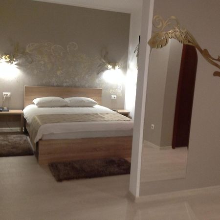 Hotel Royal Urziceni Εξωτερικό φωτογραφία