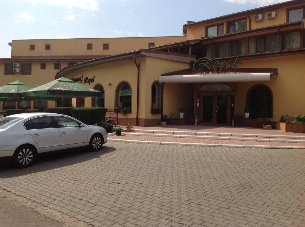 Hotel Royal Urziceni Εξωτερικό φωτογραφία