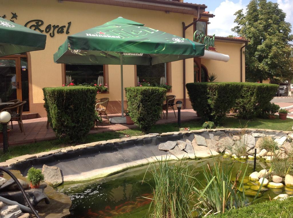 Hotel Royal Urziceni Εξωτερικό φωτογραφία