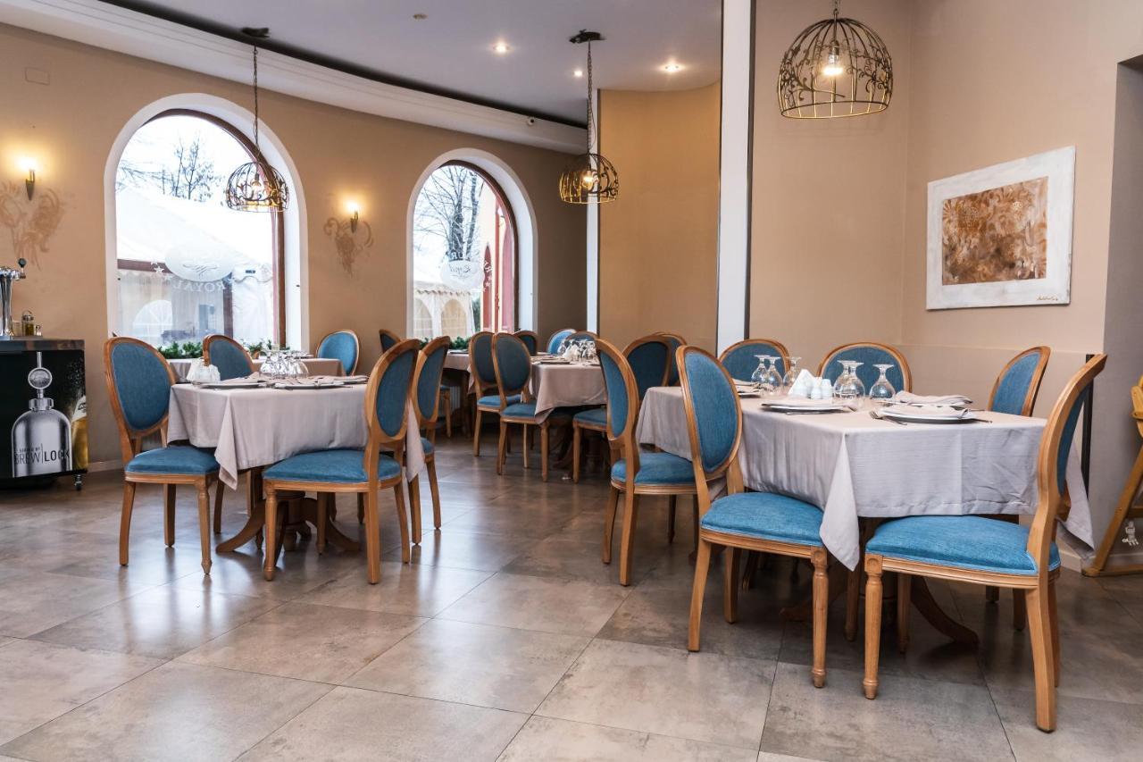 Hotel Royal Urziceni Εξωτερικό φωτογραφία