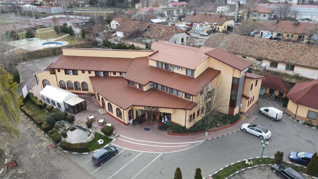 Hotel Royal Urziceni Εξωτερικό φωτογραφία