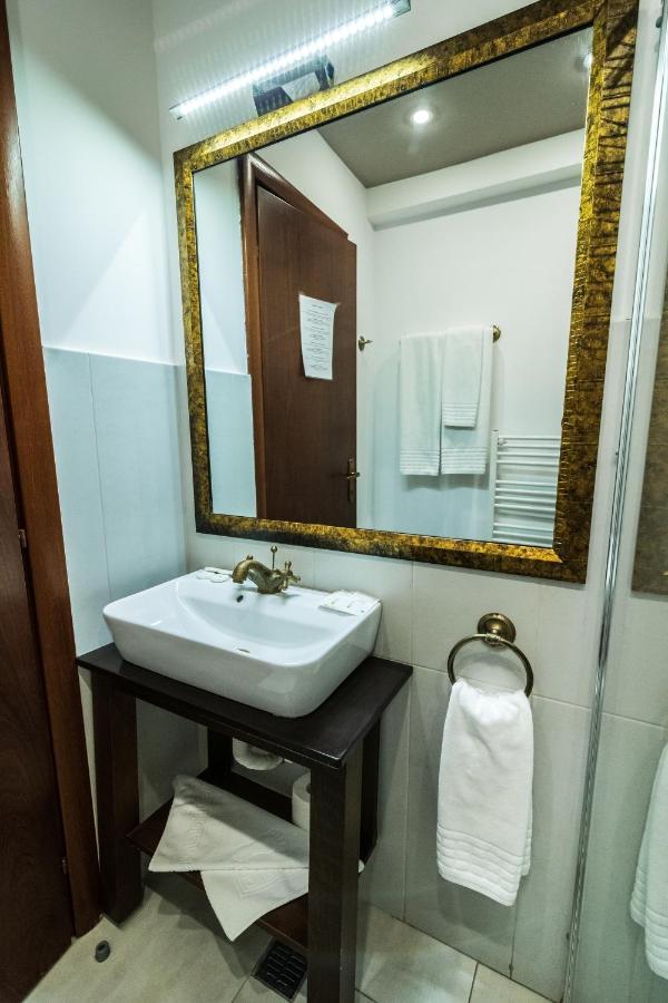 Hotel Royal Urziceni Εξωτερικό φωτογραφία
