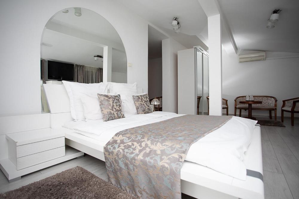 Hotel Royal Urziceni Εξωτερικό φωτογραφία