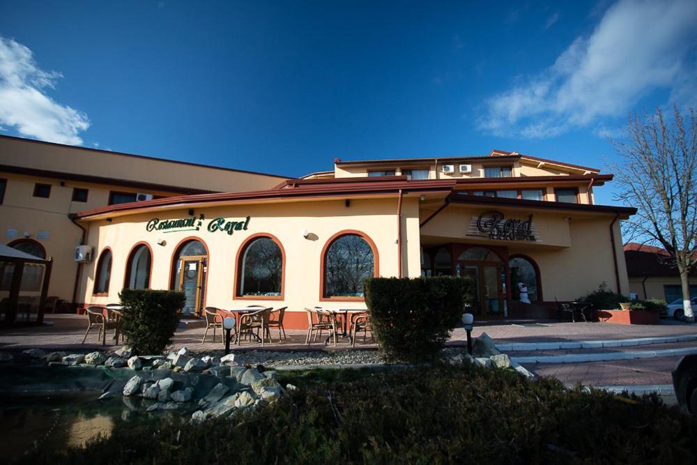 Hotel Royal Urziceni Εξωτερικό φωτογραφία