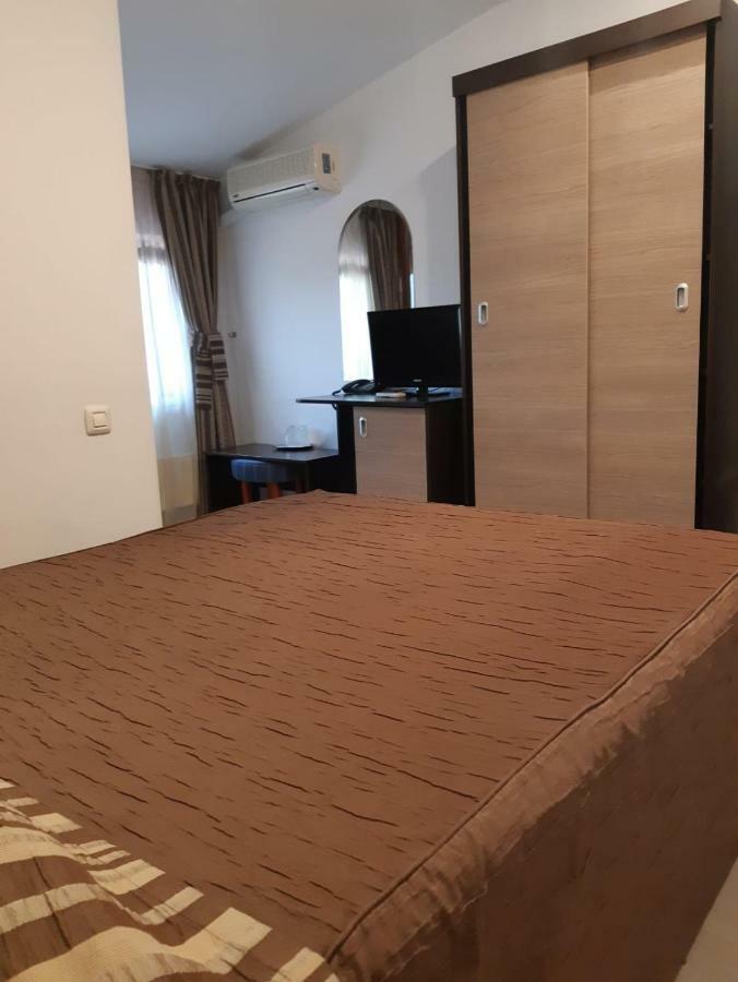 Hotel Royal Urziceni Εξωτερικό φωτογραφία