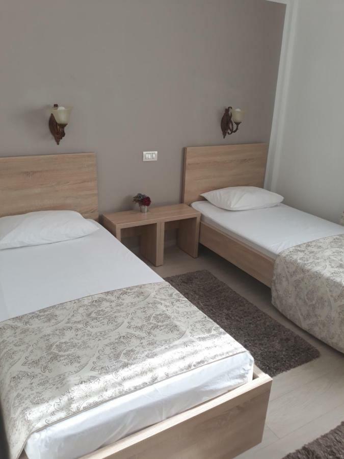 Hotel Royal Urziceni Εξωτερικό φωτογραφία